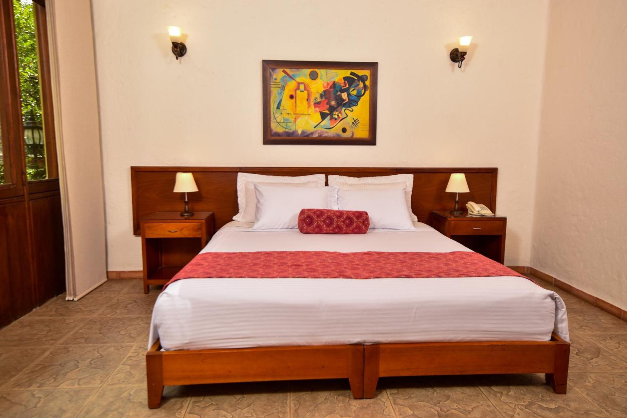 La Campana Hotel Boutique Меделин Екстериор снимка